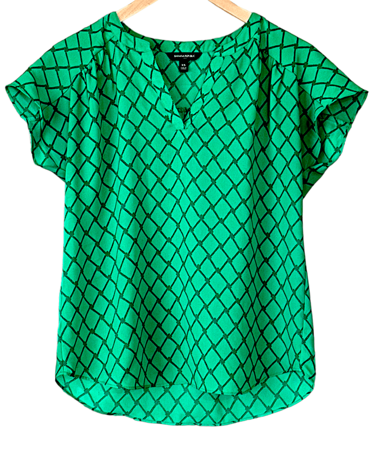 Bright Winter BANANA REPUBLIC diamond print split-neck short sleeve blouse