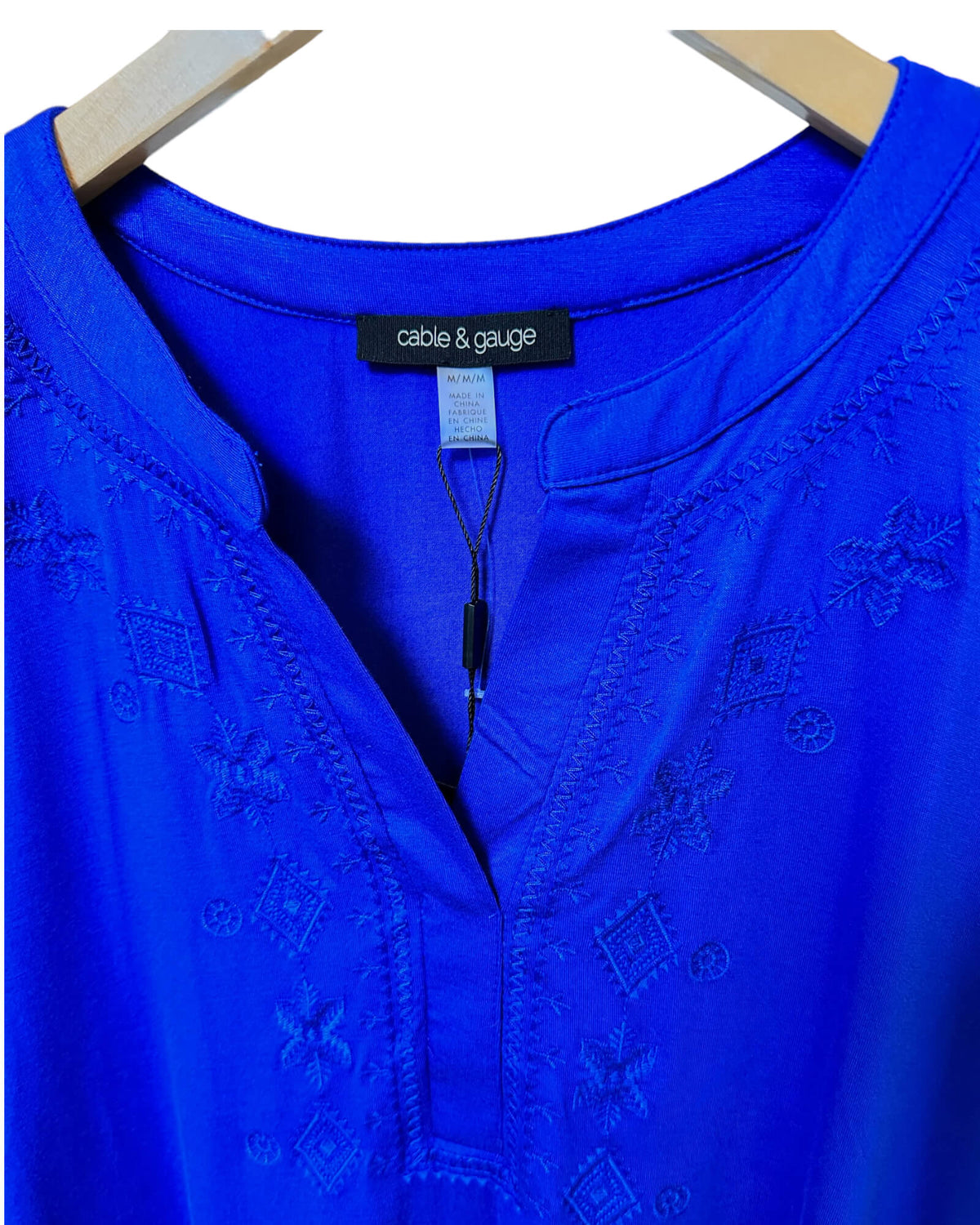 Bright Winter CABLE &amp; GAUGE cobalt blue split-neck embroidered tee top
