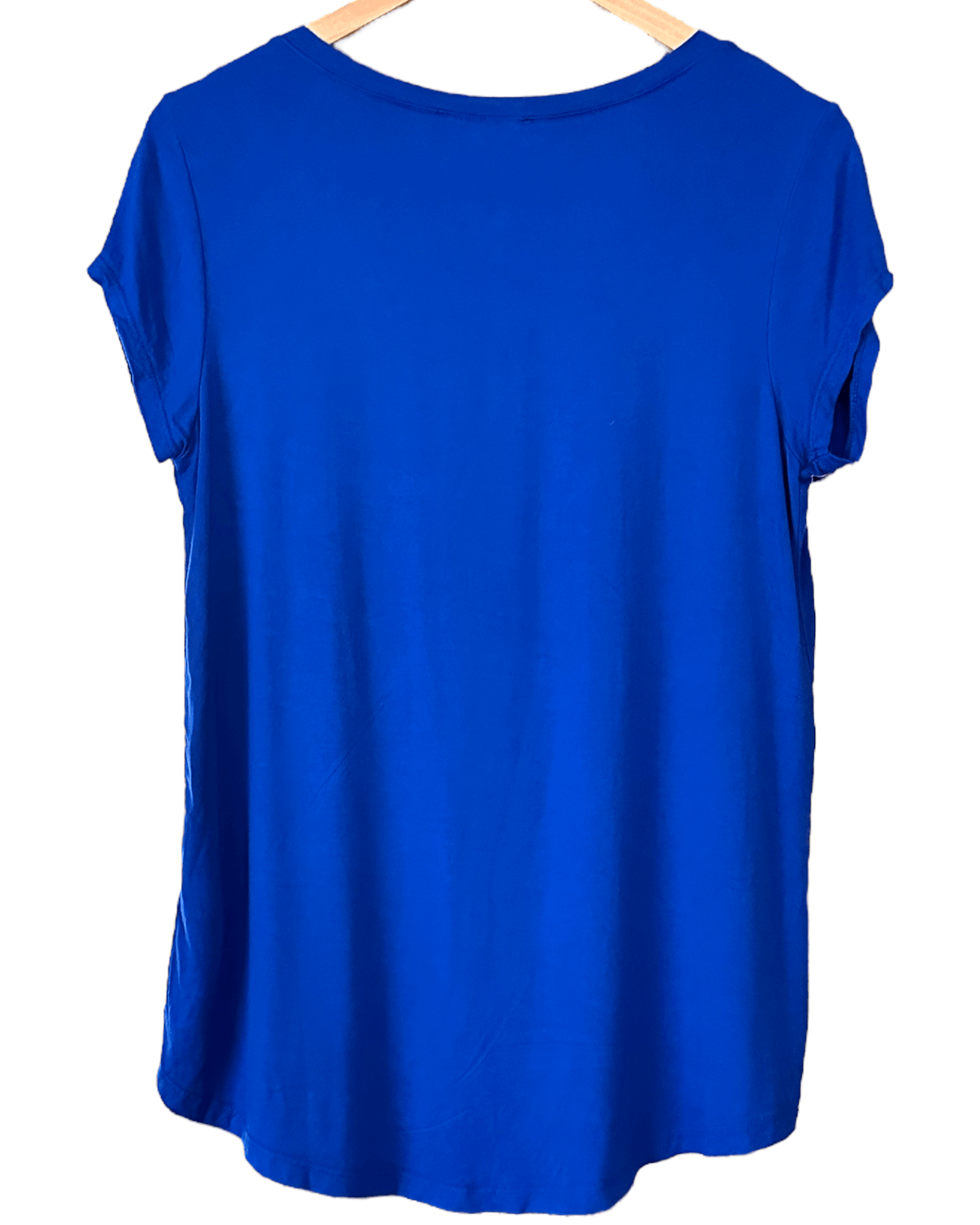 Bright Winter CABLE &amp; GAUGE cobalt blue v-neck tee