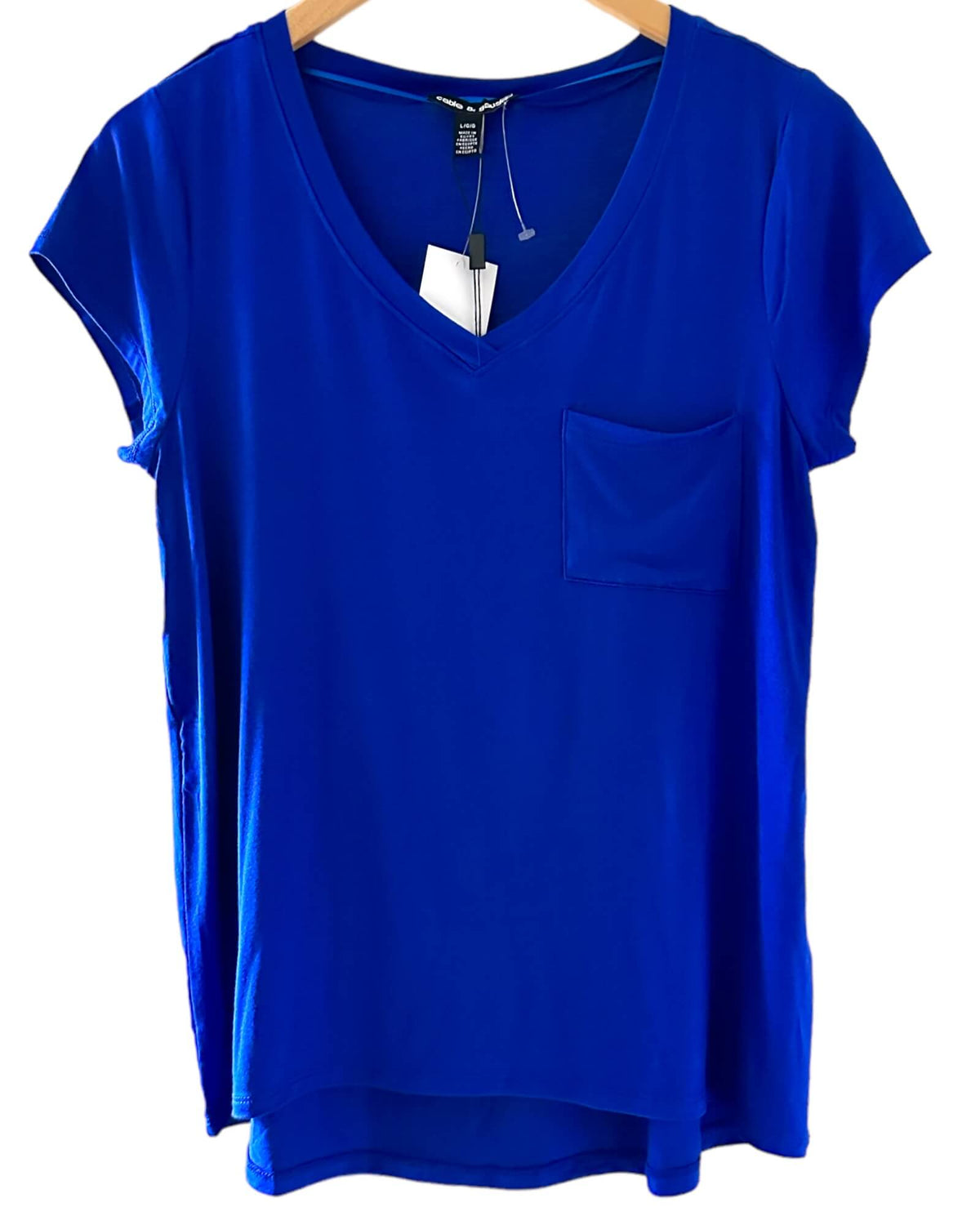 Bright Winter CABLE &amp; GAUGE cobalt v-neck pocket tee