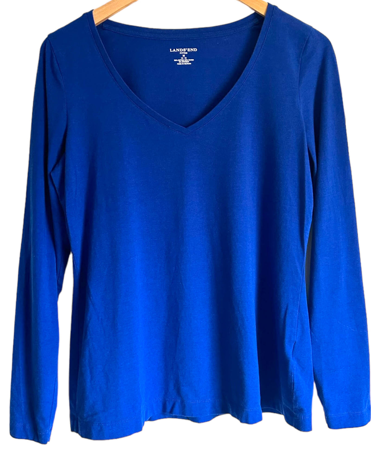 Cool Winter LANDS' END cobalt blue long sleeve v-neck tee