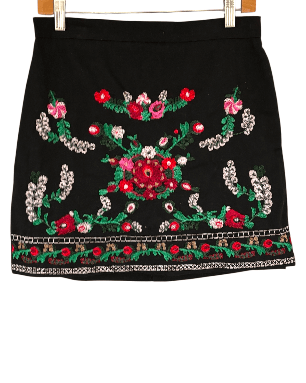 Cool Winter SIMPLEE floral embroidered mini skirt