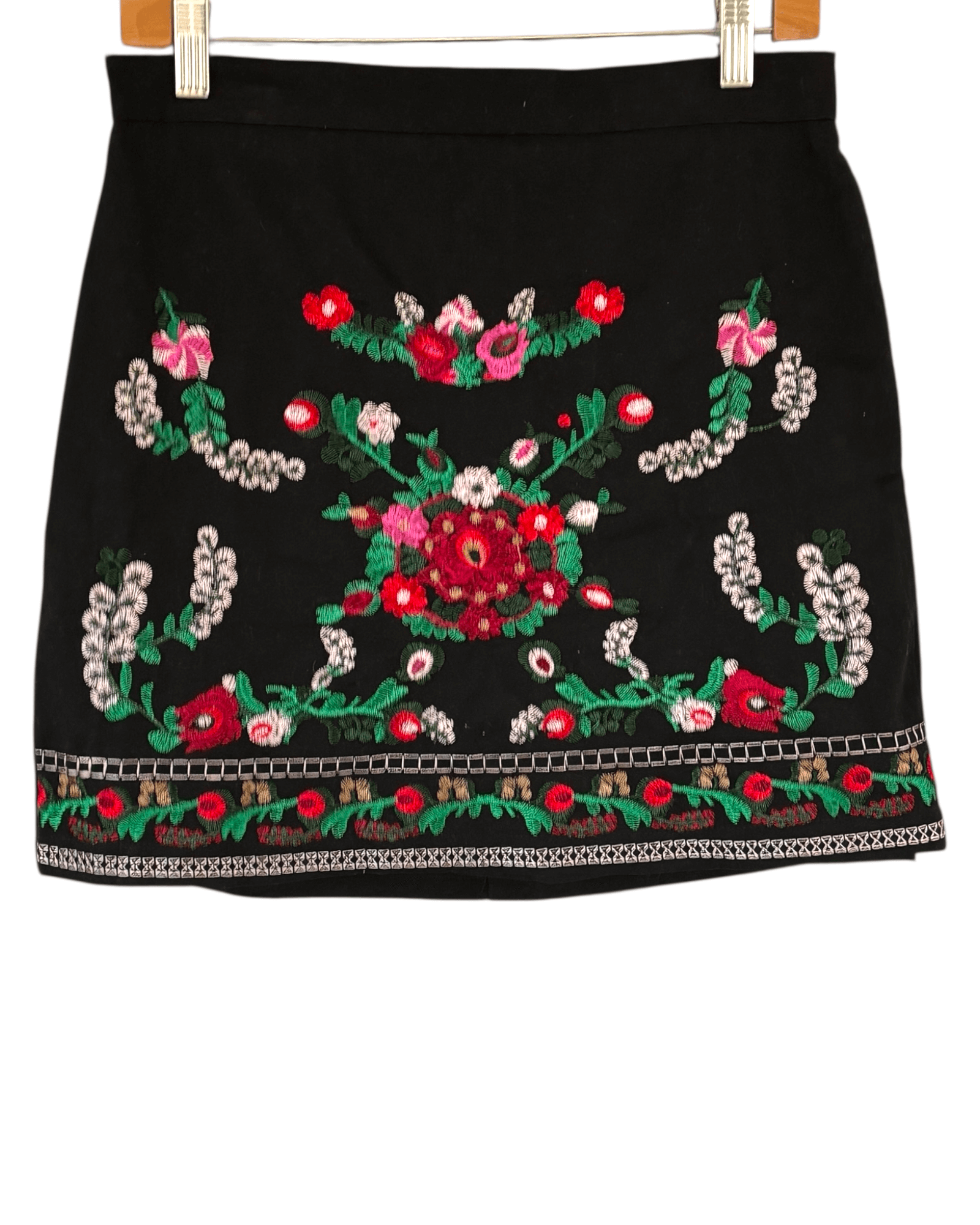 Cool Winter SIMPLEE floral embroidered mini skirt