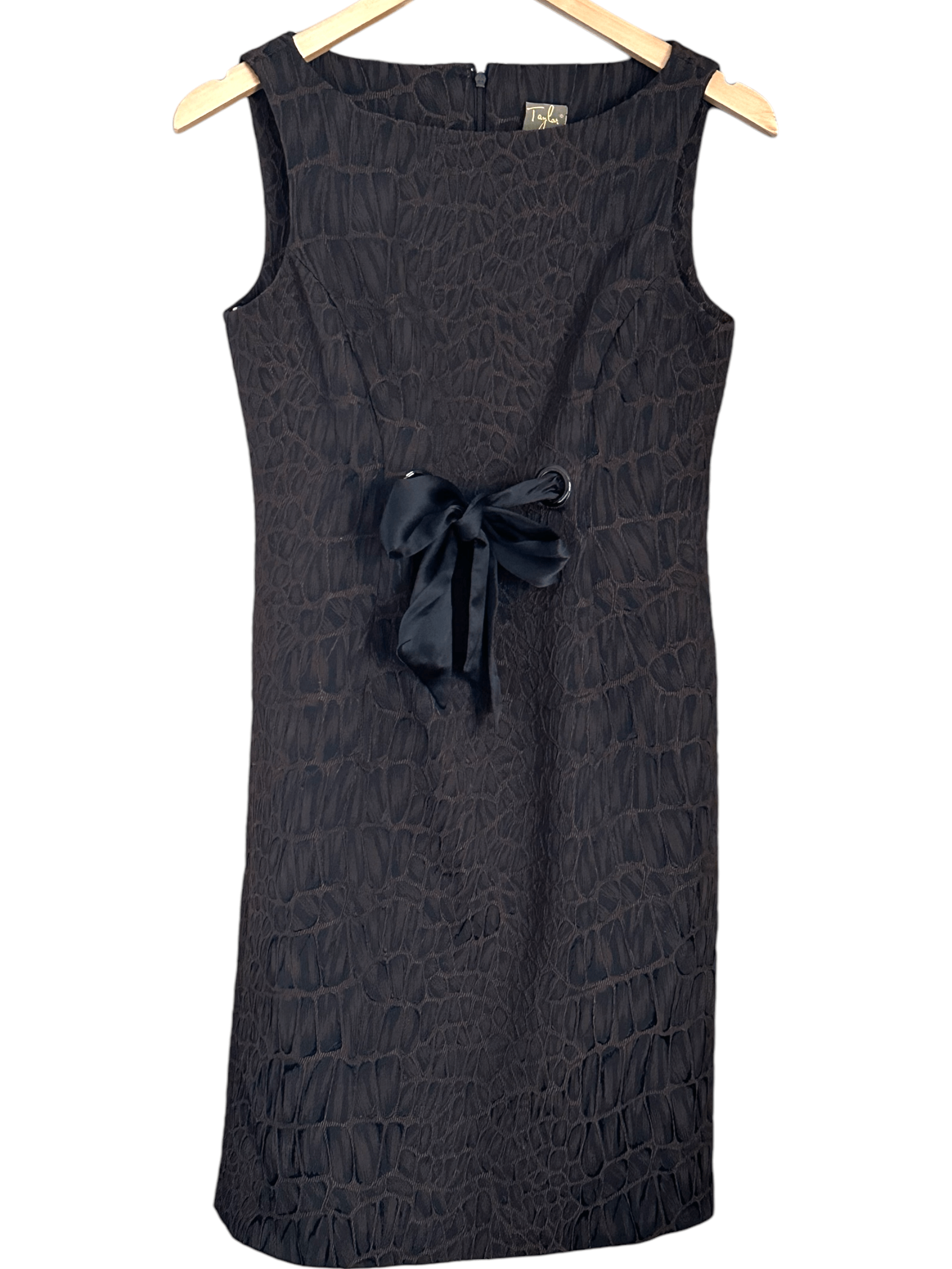 sleeveless dress in winter Wearing a Sleeveless Dress in Winter