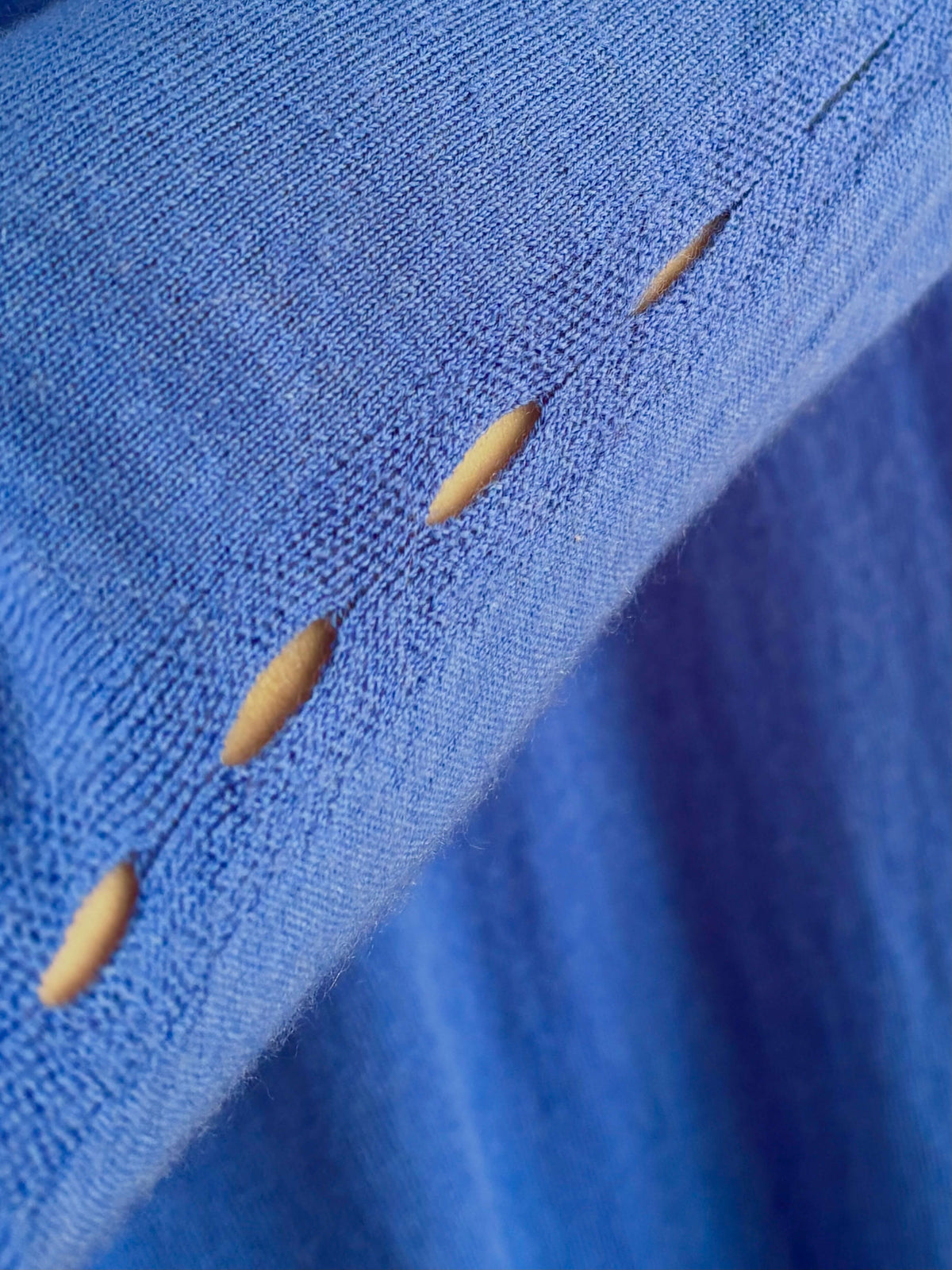 Light Summer BANANA REPUBLIC horizon blue keyhole crewneck wool sweater