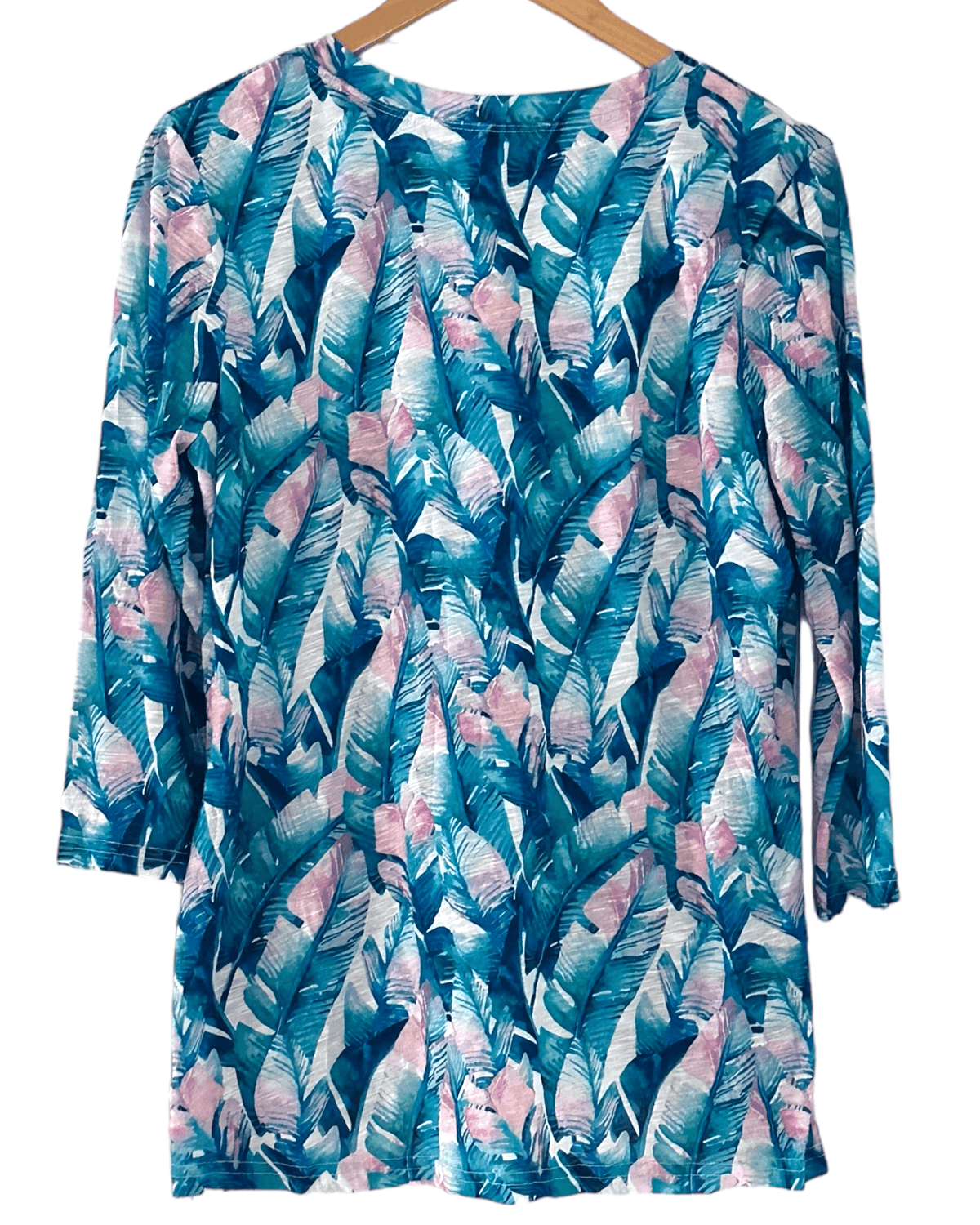 Light Summer TANGO MANGO tropical print v-neck top