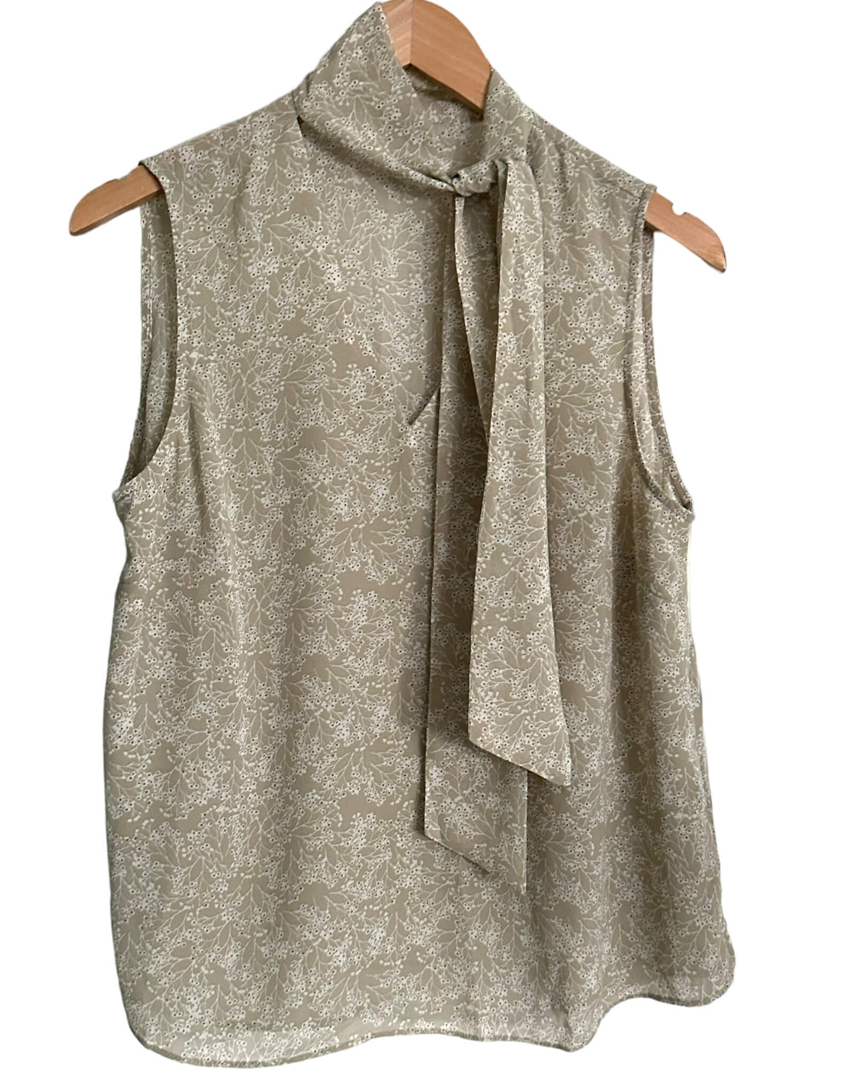 Soft Autumn H&amp;M floral print sleeveless sash blouse