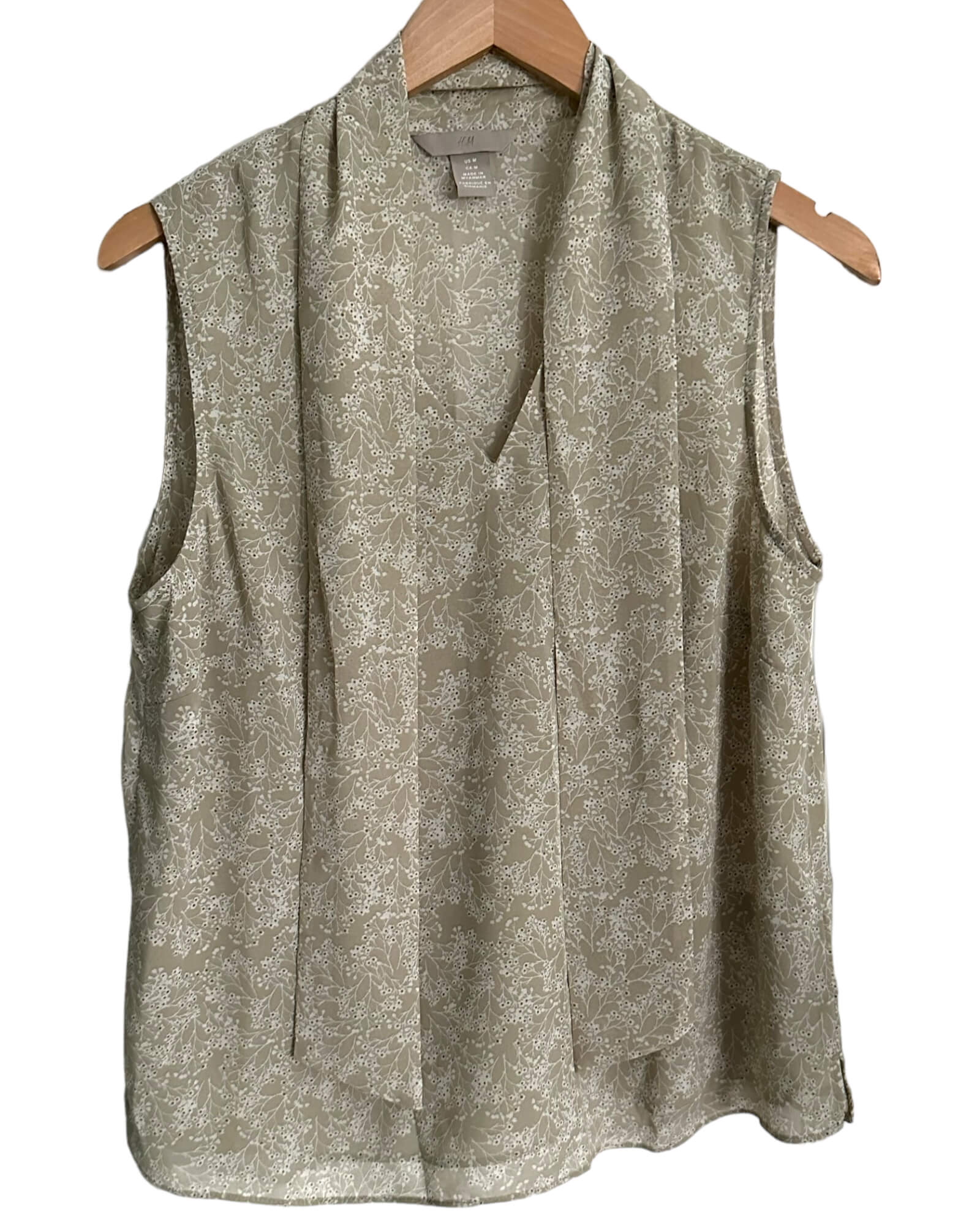 Soft Autumn H&M floral print sleeveless sash blouse
