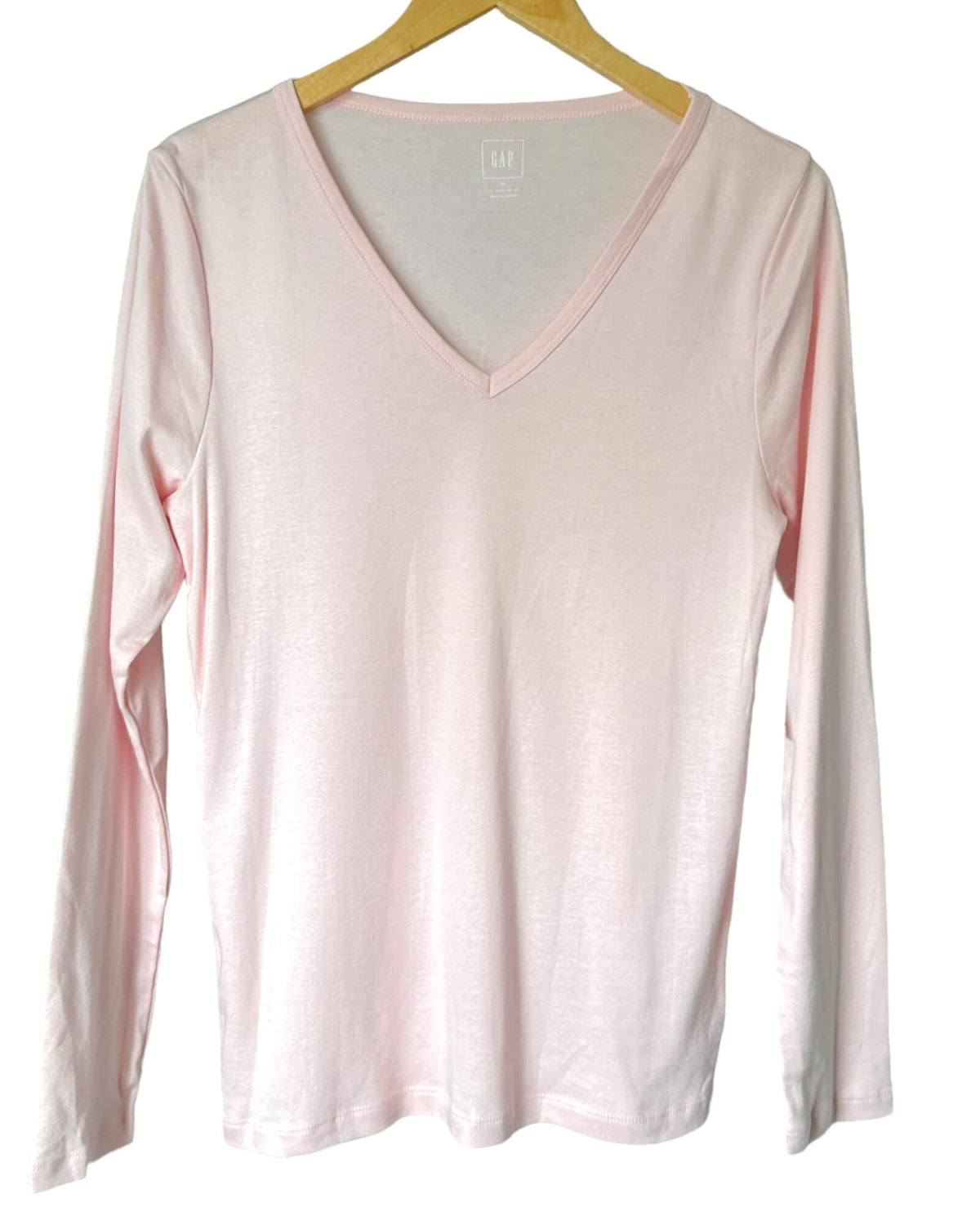 Soft Summer GAP pale pink v-neck tee