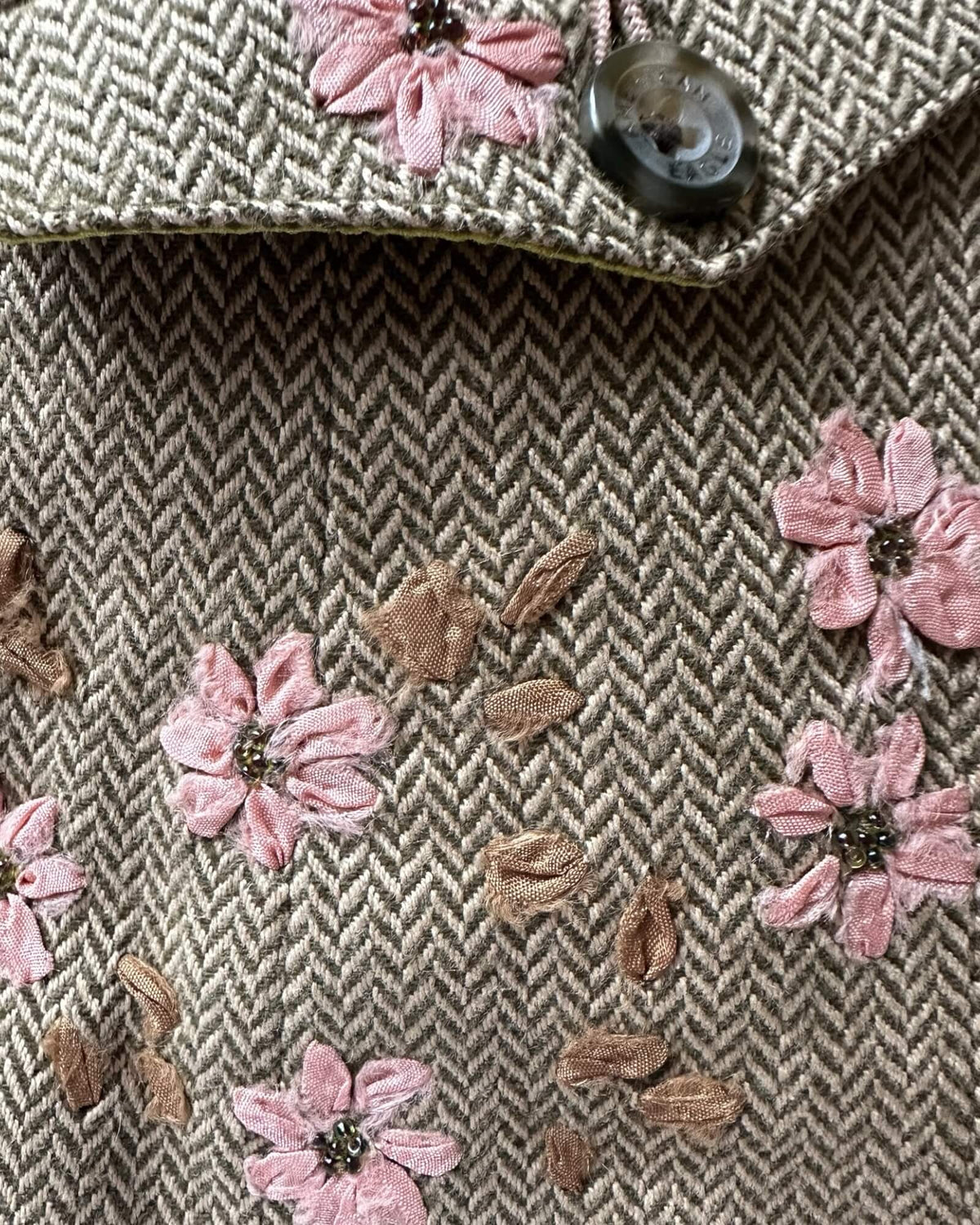 Warm Autumn American Eagle jacket embroidery