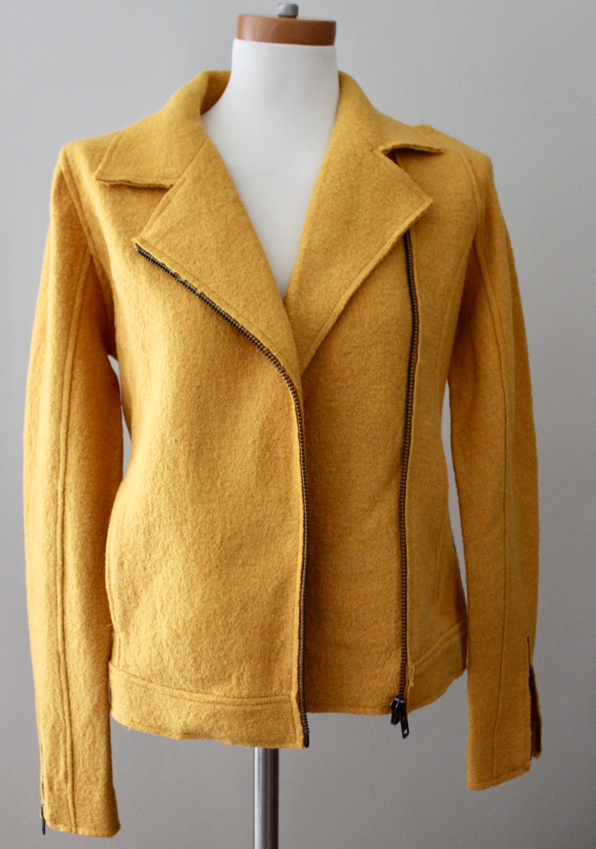TAHARI Bright Spring yellow textured wool jacket