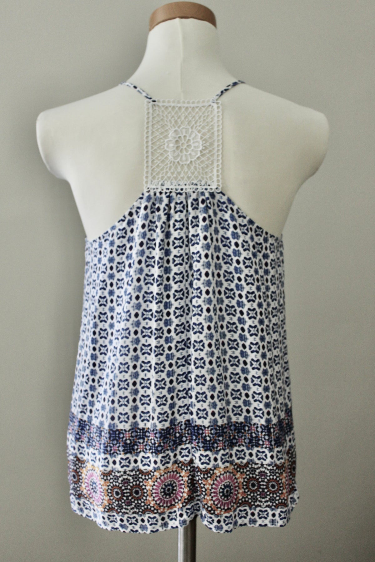 BLUE RAIN Bright Winter crochet back print top