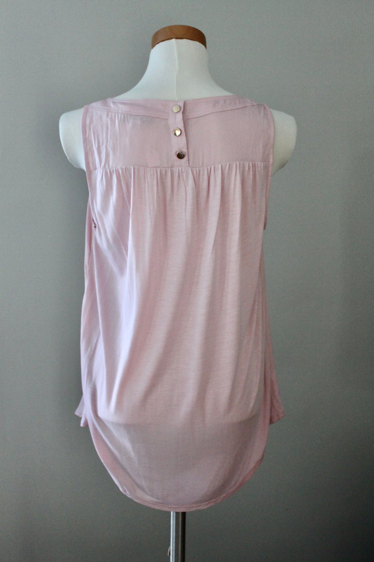 ANN TAYLOR LOFT ﻿Soft Summer pink sleeveless blouse