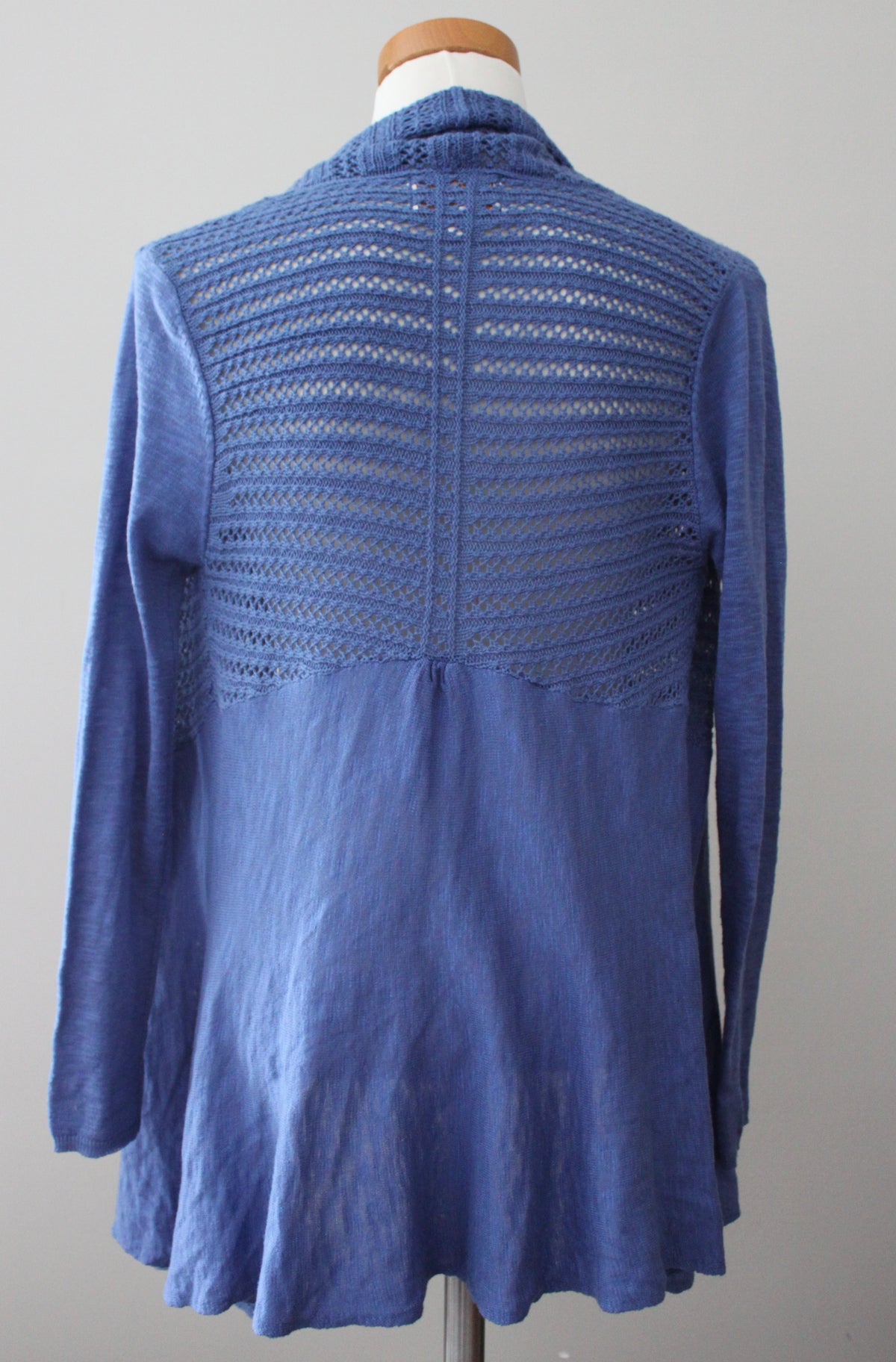 SMALL ﻿SKIES ARE BLUE﻿ Cool Summer blue cardigan sweater