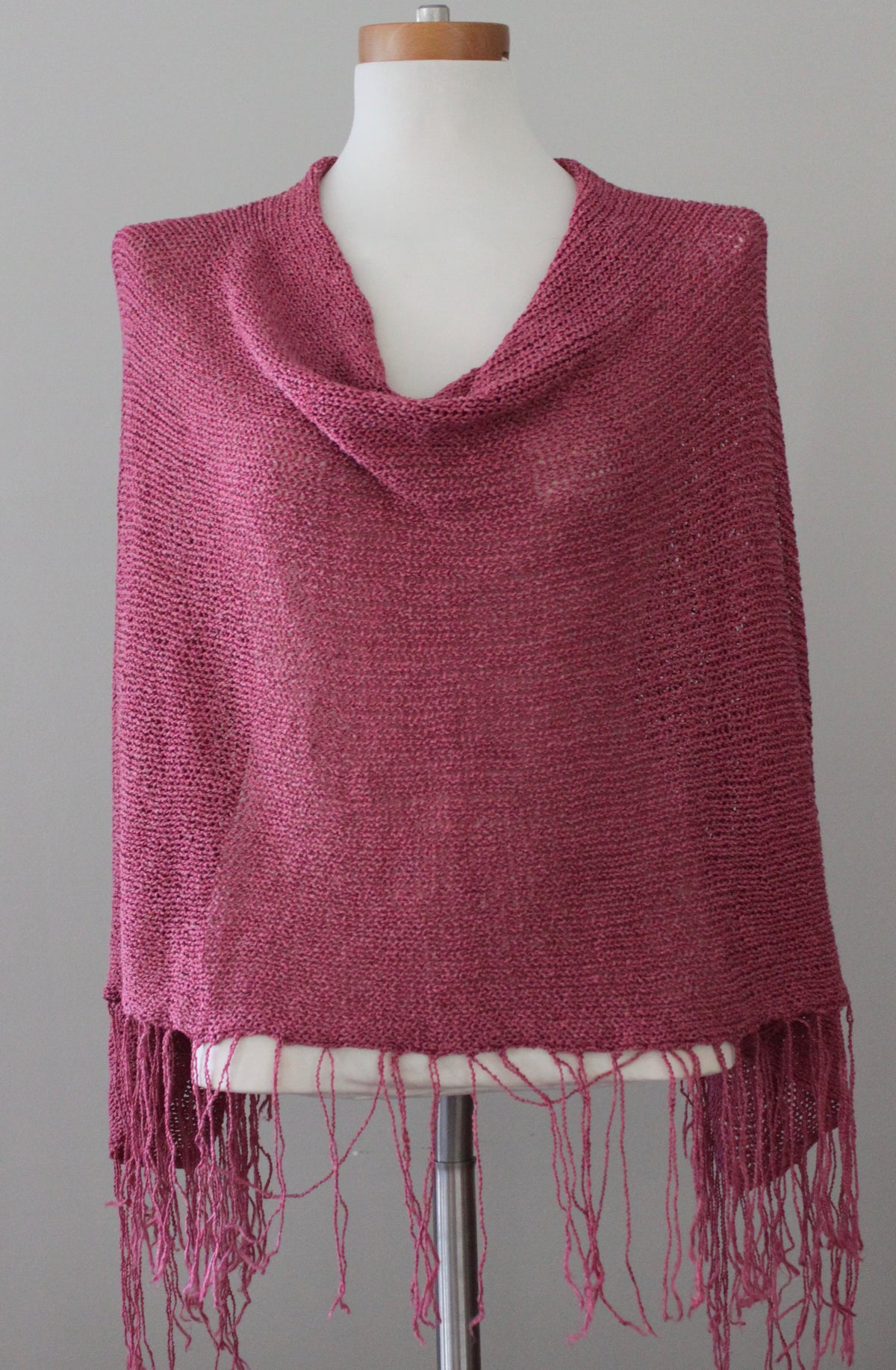 LIZ CLAYBORNE ﻿Cool Summer open knit rose shawl