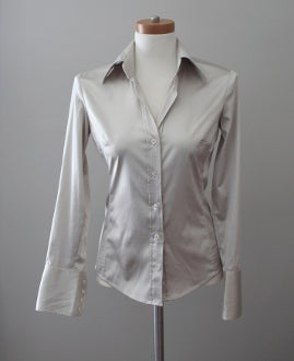 NEW YORK &amp; CO Light Spring almondine blouse