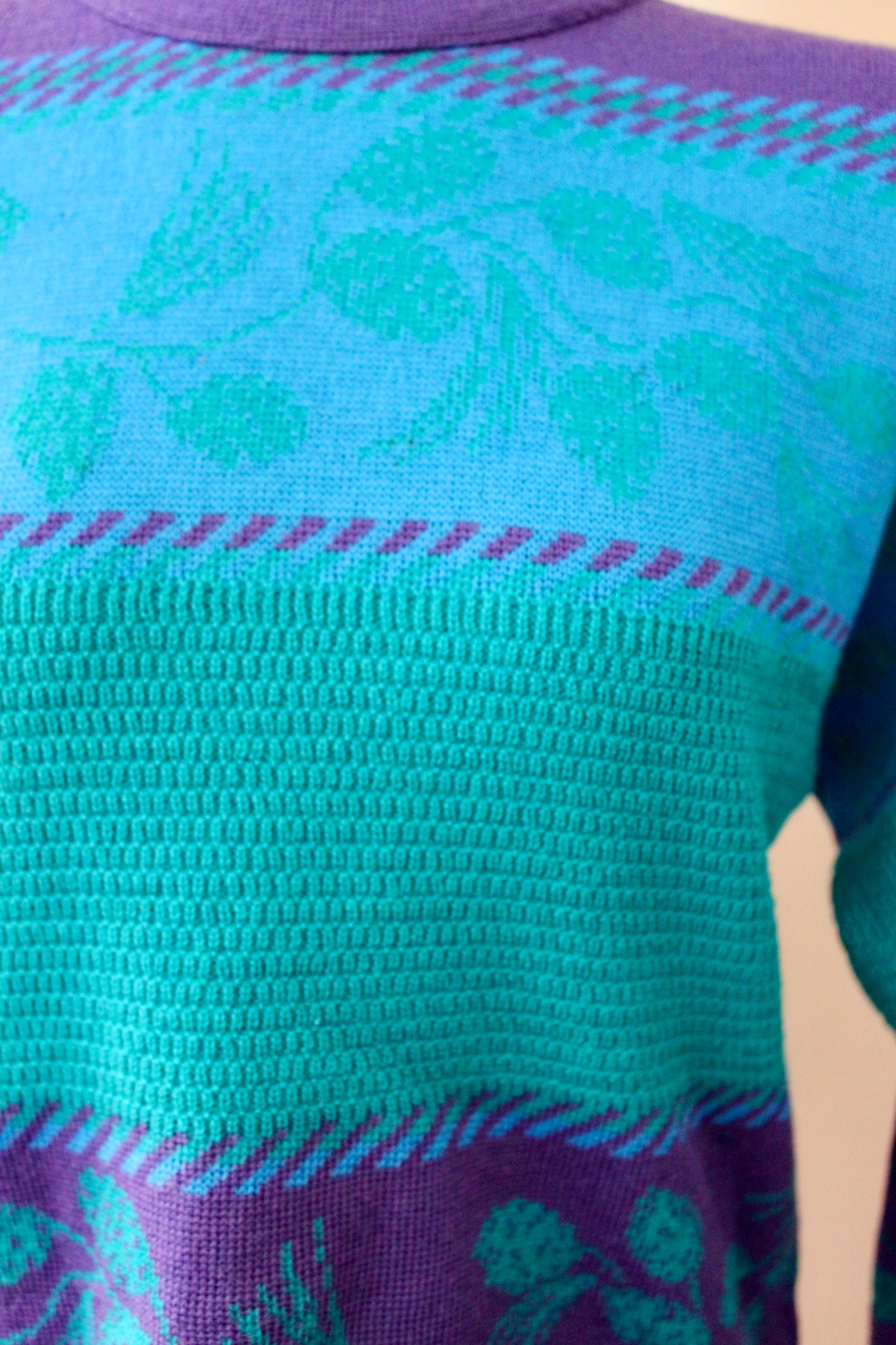 DEMETRE Cool Winter vintage blue purple aqua ski sweater detail