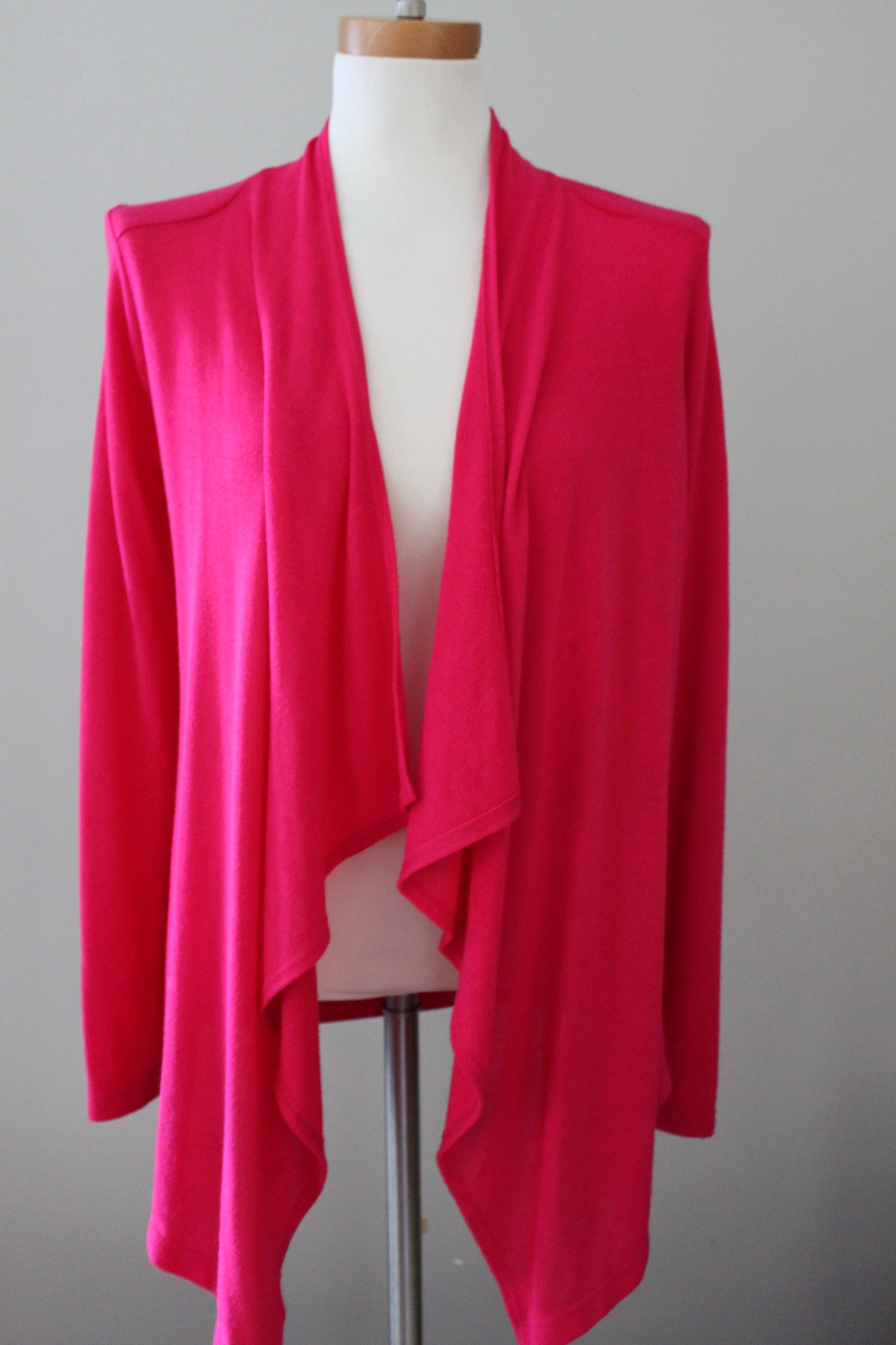 VAN HEUSEN ﻿Bright Winter vibrant pink knit cardigan 