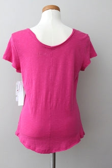 4TH AND UNION Dark Winter vivid pink tee detail