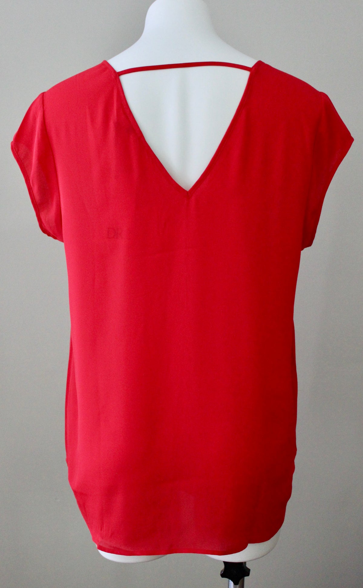 Bright Spring D2 DANIEL RAINN red v-back sleeveless  top