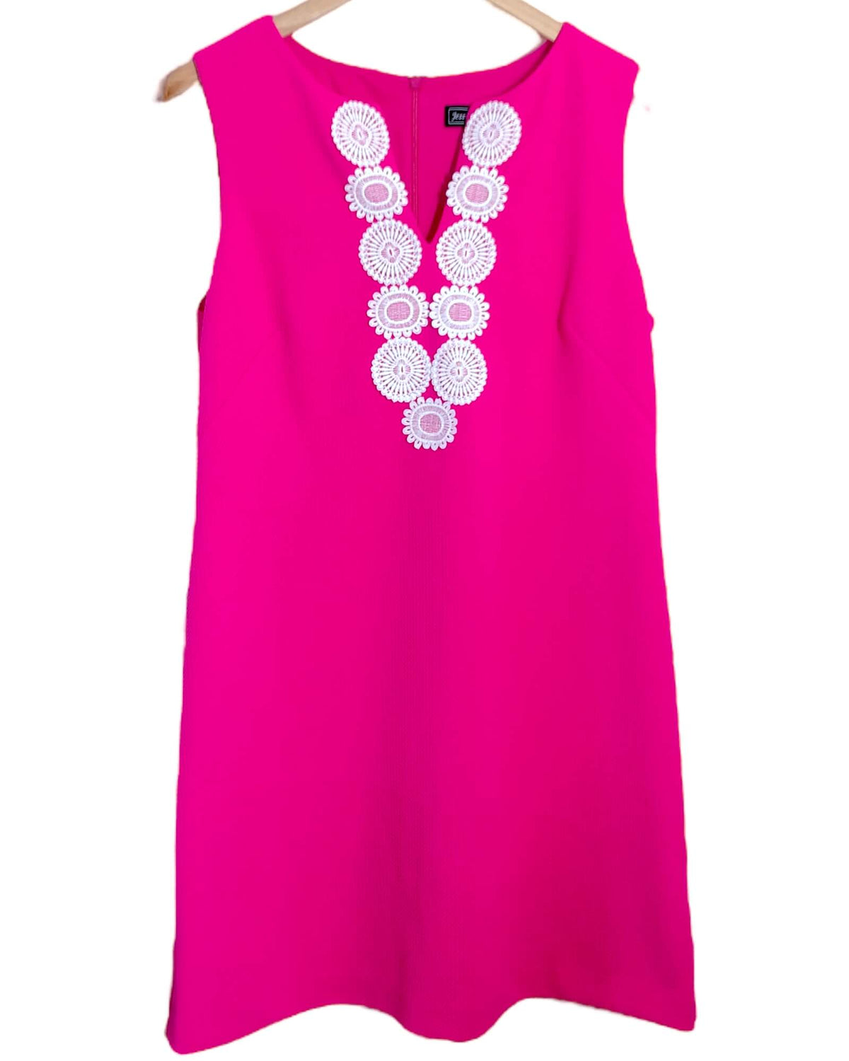 Bright Spring JESSICA HOWARD shocking pink medallion shift dress
