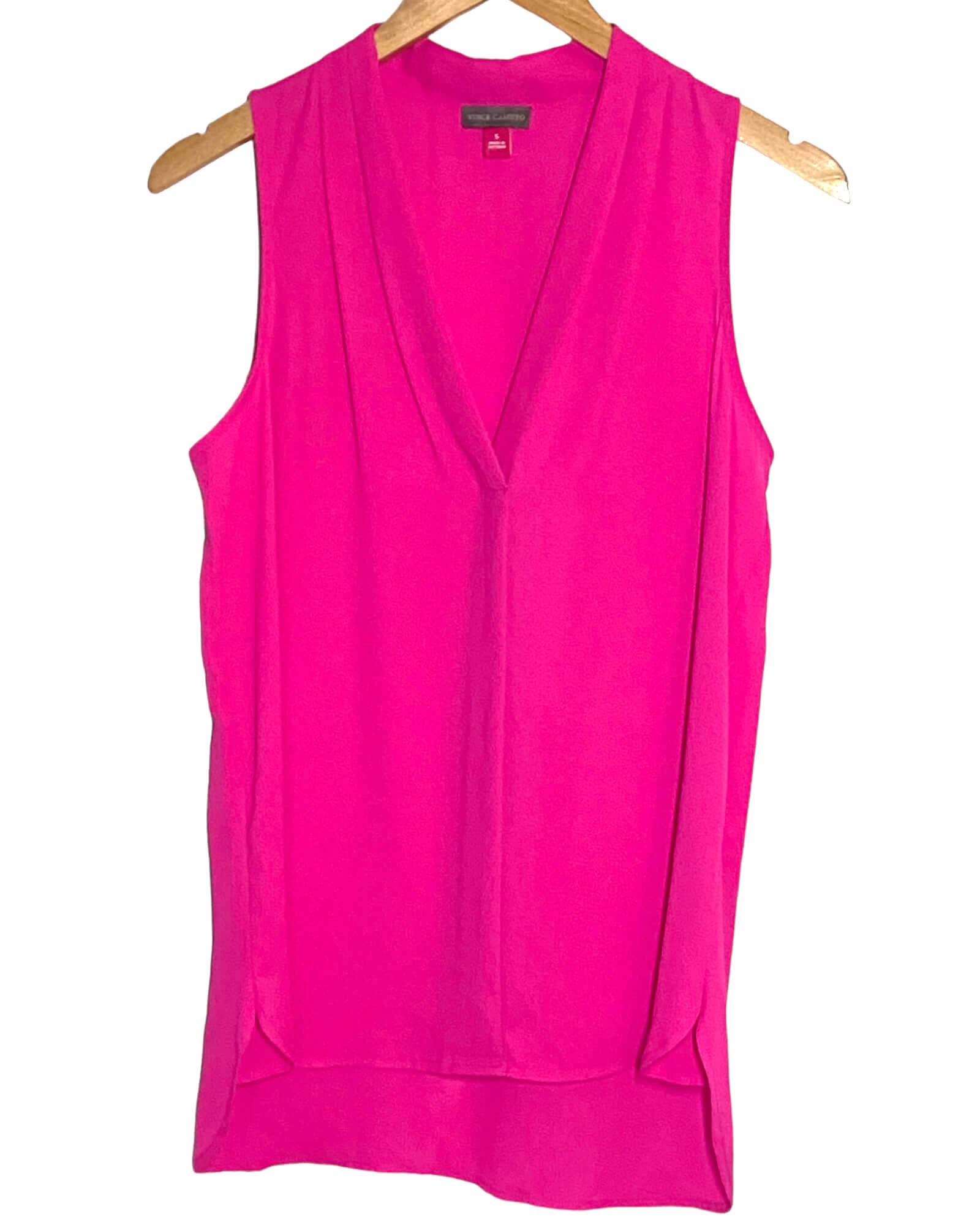 Bright Spring VINCE CAMUTO v-neck sleeveless pleated top blouse