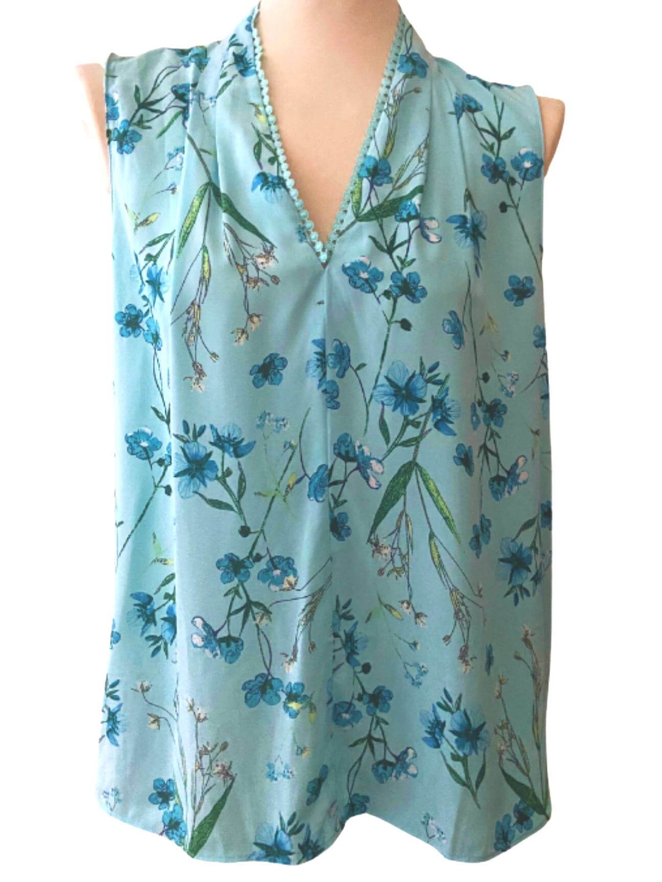 Cool Summer TAHARI sleeveless floral blouse