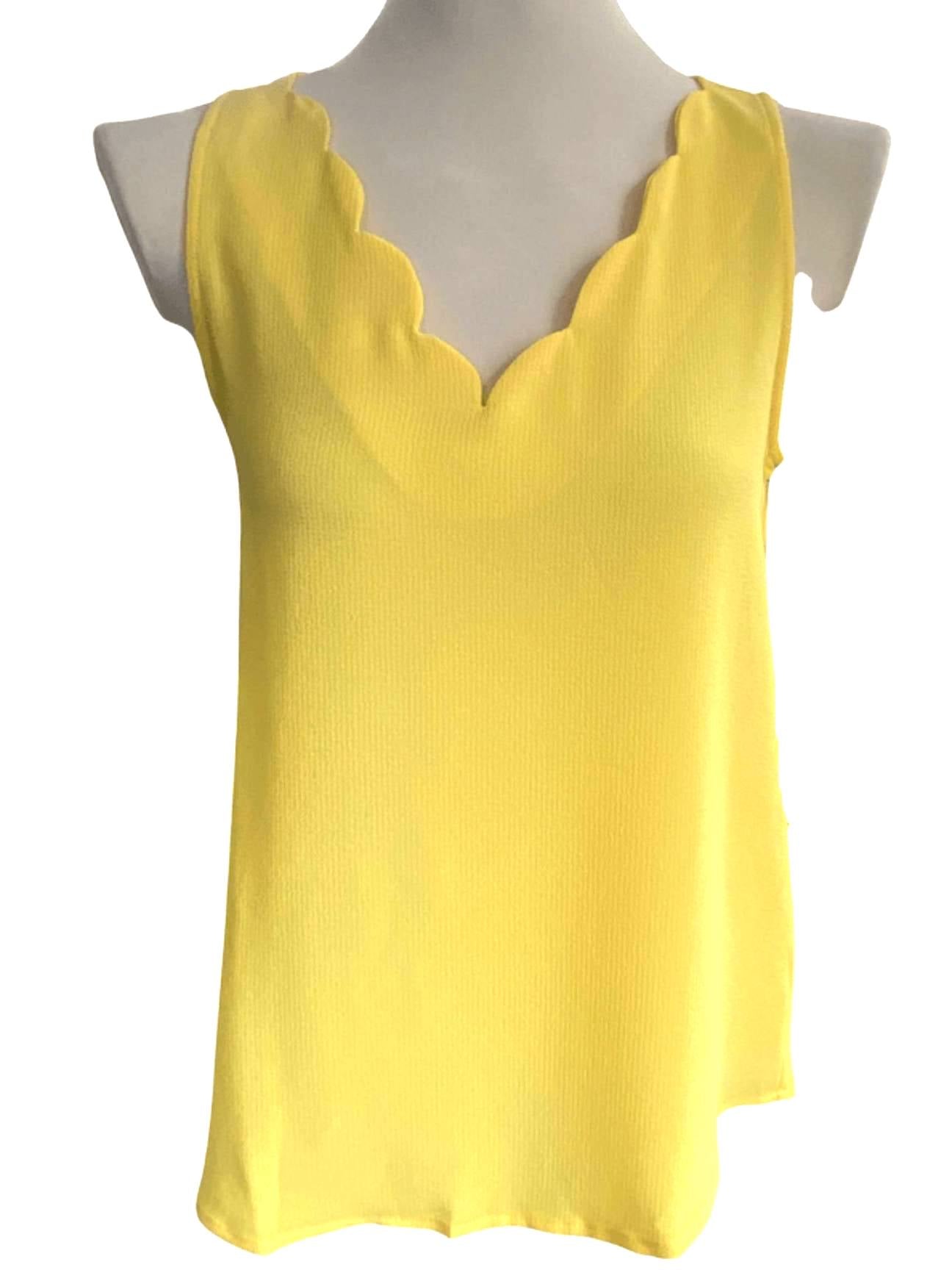 Cool Winter GIBSON yellow scalloped v-neck top
