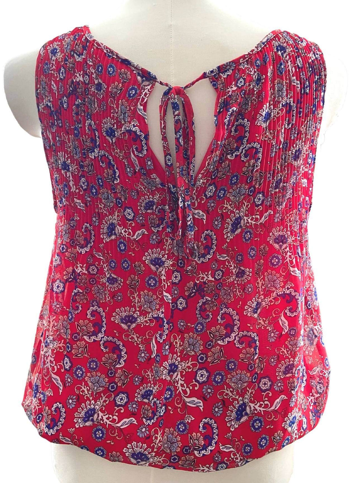 Cool Winter MAX STUDIO red pleated floral top