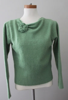 Dark Winter DEREK HEART wasabi sweater