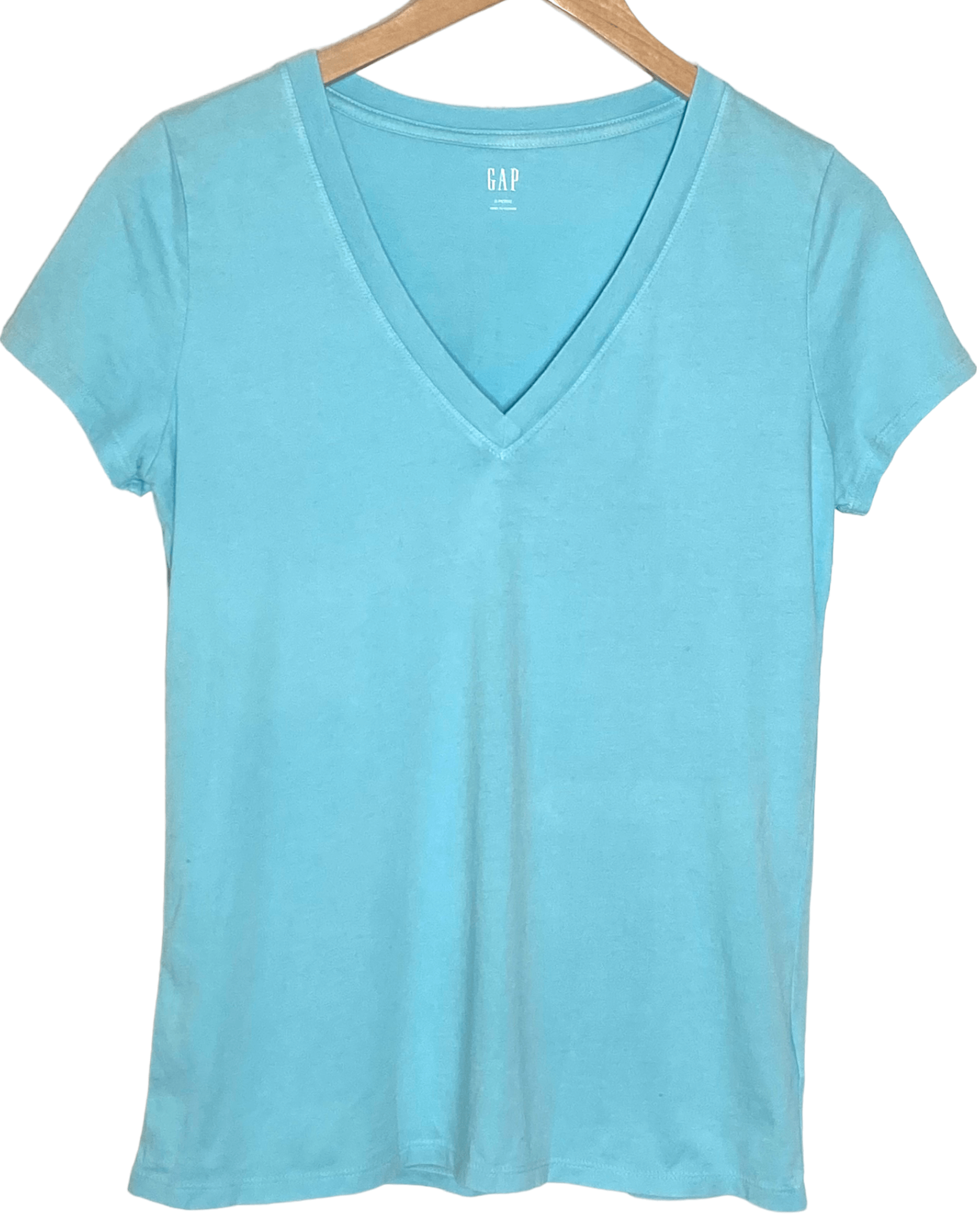 Dark Winter GAP angel blue v-neck tee