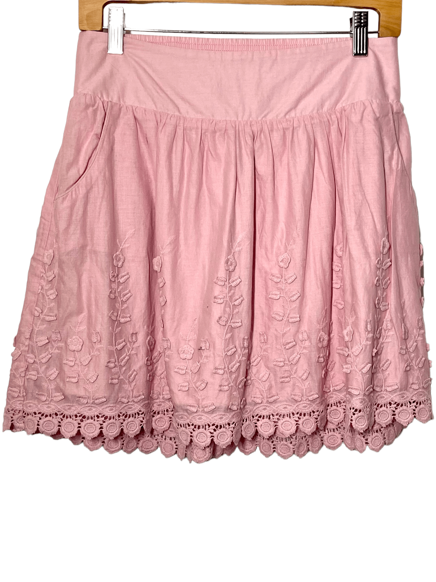 Soft Summer CHARLOTTE RUSSE taffy pink floral crochet trim mini skirt