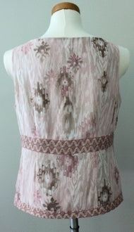 Soft Summer JONES WEAR print sleeveless top