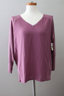 Soft Summer VINCE CAMUTO light plum v-neck top