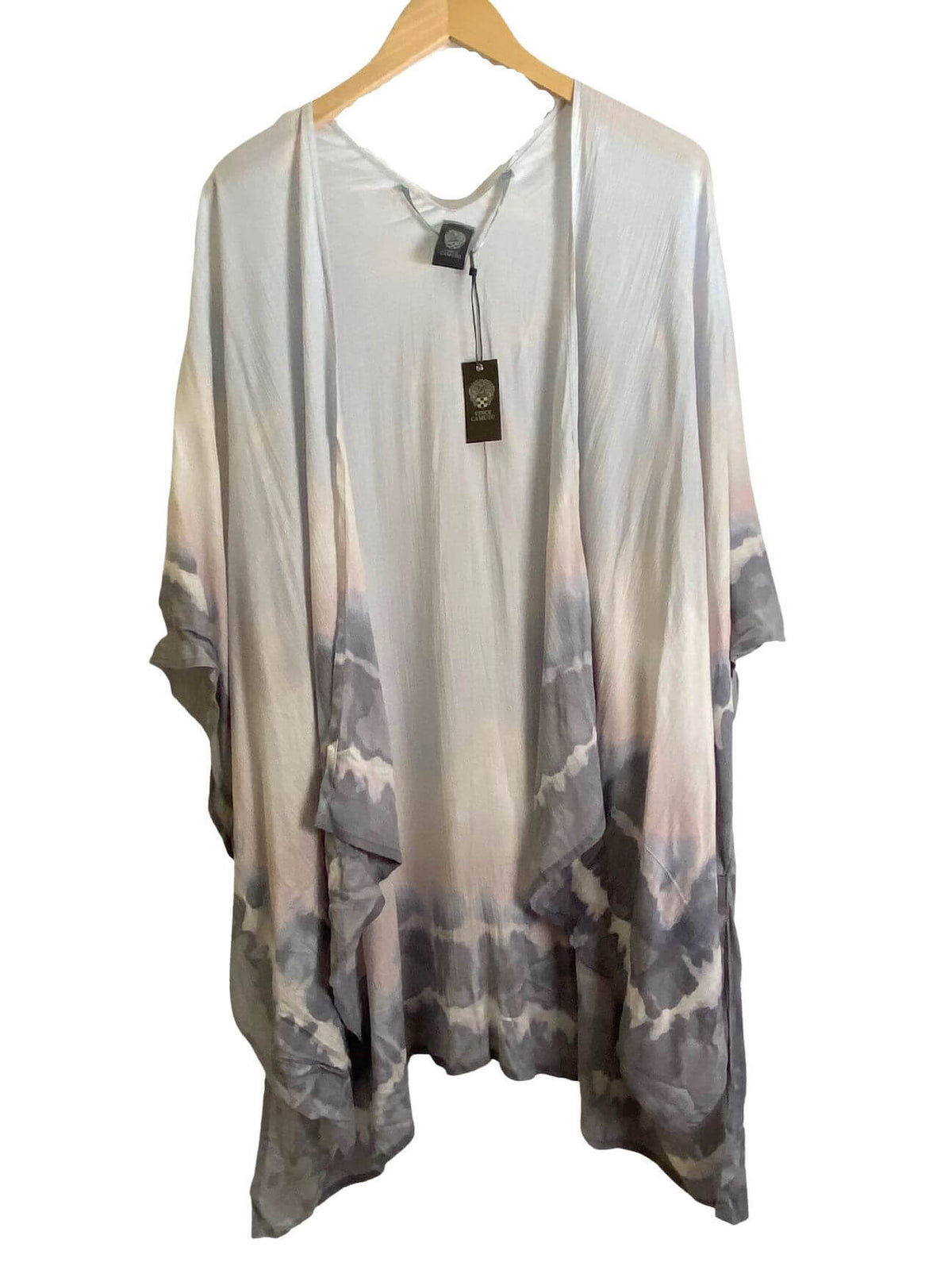 Soft Summer VINCE CAMUTO watercolor topper