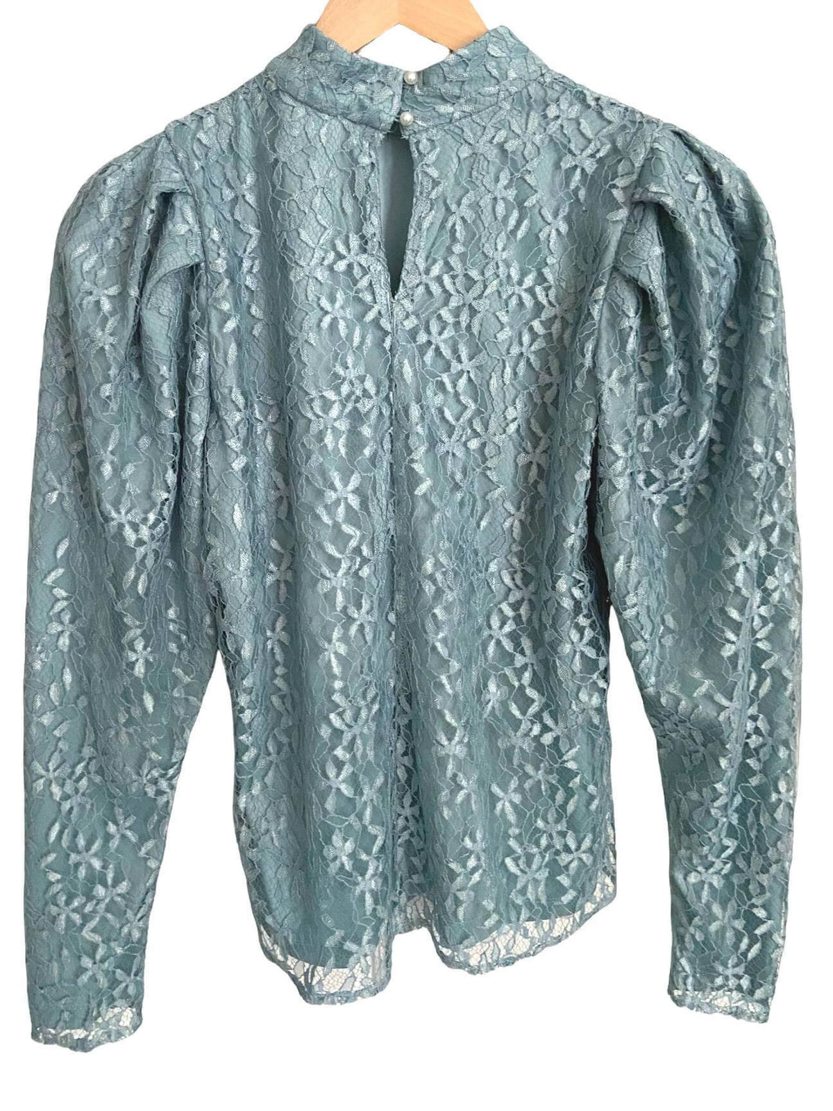 Soft Summer WAYF blue lace top